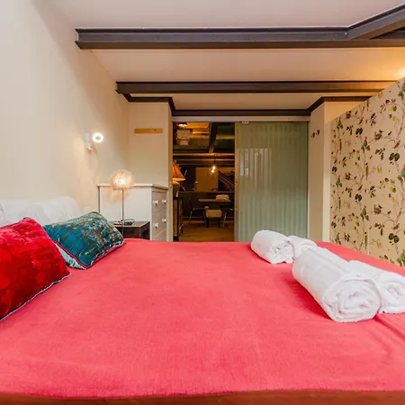 3 Piani Con Jacuzzi Inclusa In Centro