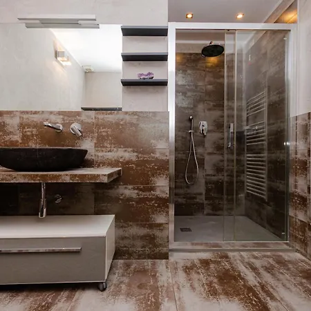 3 Piani Con Jacuzzi Inclusa In Centro 米兰