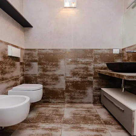 3 Piani Con Jacuzzi Inclusa In Centro