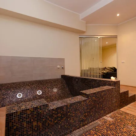3 Piani Con Jacuzzi Inclusa In Centro 公寓 *