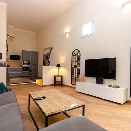 3 Piani Con Jacuzzi Inclusa In Centro Milano