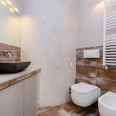 3 Piani Con Jacuzzi Inclusa In Centro 公寓
