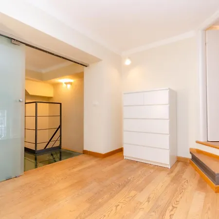 3 Piani Con Jacuzzi Inclusa In Centro 公寓 *